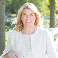 Headshot. Erin Fitzgerald